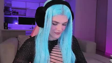 Snapshot of viamiel chatting on 06-20-26, 02:25 Viamel online show from 06-20-26, 02:25