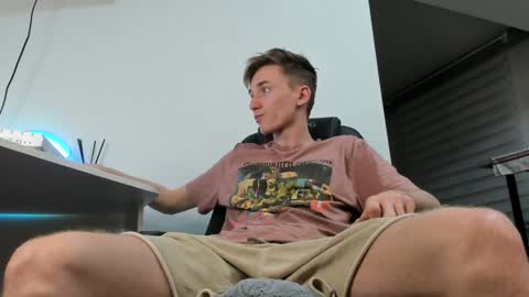 Snapshot of vibemygirl chatting on 12-10-24, 10:49 vibemygirl online show from 12-10-24, 10:49