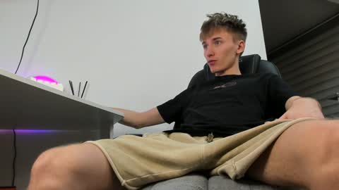 Snapshot of vibemygirl chatting on 12-13-24, 12:28 vibemygirl online show from 12-13-24, 12:28