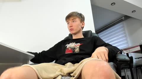 Snapshot of vibemygirl chatting on 01-16-25, 10:32 vibemygirl online show from 01-16-25, 10:32