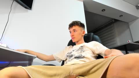 Snapshot of vibemygirl chatting on 02-25-25, 01:17 vibemygirl online show from 02-25-25, 01:17