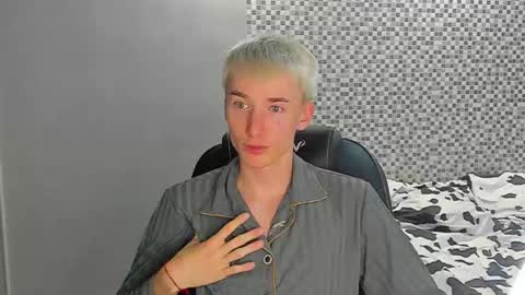 Snapshot of vibemygirl chatting on 09-15-25, 11:43 vibemygirl online show from 09-15-25, 11:43