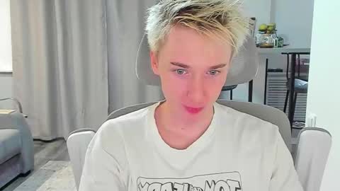 Snapshot of vibemygirl chatting on 10-11-25, 10:36 vibemygirl online show from 10-11-25, 10:36