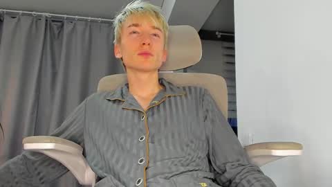 Snapshot of vibemygirl chatting on 11-13-25, 10:58 vibemygirl online show from 11-13-25, 10:58