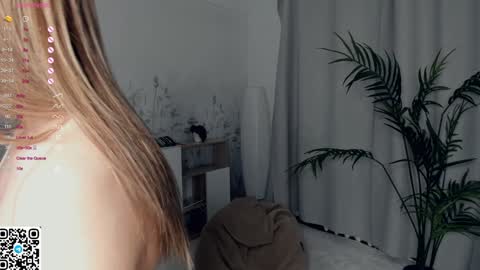 Snapshot of vibes_of_joy chatting on 12-09-24, 08:23 Mikky online show from 12-09-24, 08:23