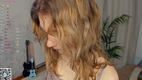 Snapshot of vibes_of_joy chatting on 12-19-24, 08:44 Mikky online show from 12-19-24, 08:44