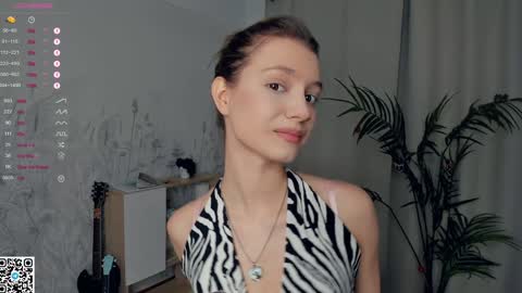 Snapshot of vibes_of_joy chatting on 12-29-24, 07:43 Mikky online show from 12-29-24, 07:43