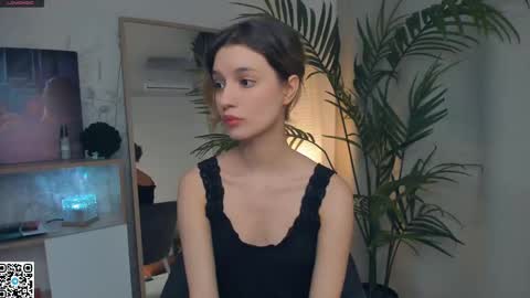 Snapshot of vibes_of_joy chatting on 02-20-25, 07:23 Mikky online show from 02-20-25, 07:23