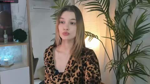 Snapshot of vibes_of_joy chatting on 03-07-25, 07:08 Mikky online show from 03-07-25, 07:08