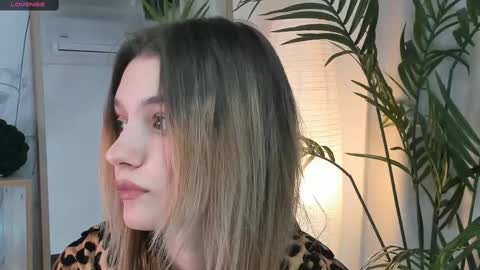 Snapshot of vibes_of_joy chatting on 03-07-25, 11:07 Mikky online show from 03-07-25, 11:07