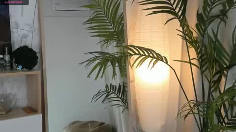 Snapshot of vibes_of_joy chatting on 03-09-25, 06:06 Mikky online show from 03-09-25, 06:06