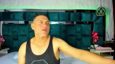 Snapshot of vicesweet chatting on 02-09-26, 05:33 antonia y andrew online show from 02-09-26, 05:33