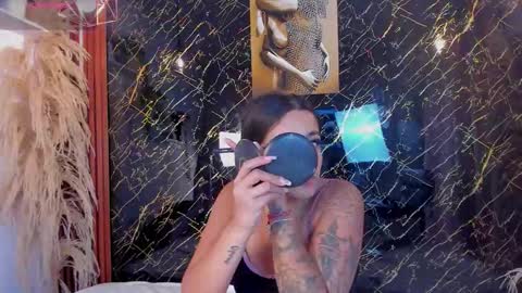 Snapshot of vichy_evans chatting on 02-12-26, 10:32 Vichy Everyday From 1400 to 2130 Col Time online show from 02-12-26, 10:32