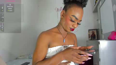 vicky manuela online show from 12-19-25, 04:41