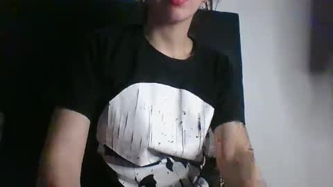 Snapshot of vickybratx chatting on 09-21-25, 05:53 vickybratx online show from 09-21-25, 05:53