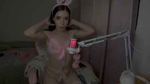 Snapshot of vickydoll28 chatting on 01-06-25, 05:52 vickydoll28 online show from 01-06-25, 05:52