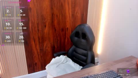 Vicky online show from 11-24-25, 08:52