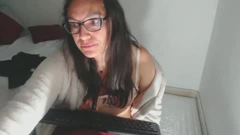 Snapshot of vickyjuice1 chatting on 01-23-25, 10:33 vickyjuice1 online show from 01-23-25, 10:33
