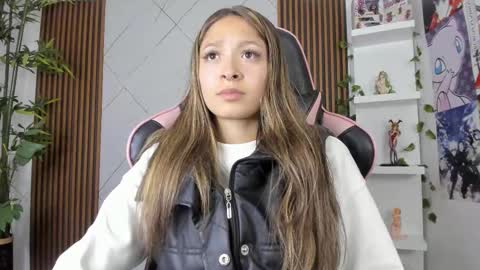 Snapshot of victoria_adams14 chatting on 02-14-25, 12:47 Victoria for you online show from 02-14-25, 12:47