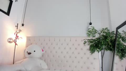 Victoria online show from 04-15-26, 07:21