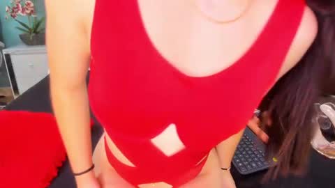 Snapshot of victoria_cutee chatting on 06-12-26, 01:54 online show from 06-12-26, 01:54