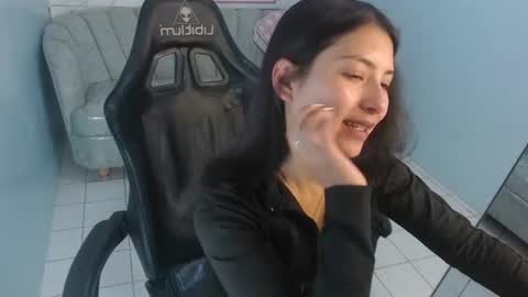 Snapshot of victoria_hernandez_t chatting on 06-27-26, 01:50 Victoria online show from 06-27-26, 01:50