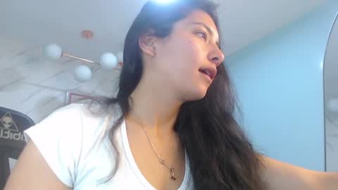 Snapshot of victoria_hernandez_t chatting on 07-01-26, 01:13 Victoria online show from 07-01-26, 01:13