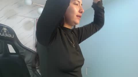 Snapshot of victoria_hernandez_t chatting on 07-08-26, 01:15 Victoria online show from 07-08-26, 01:15