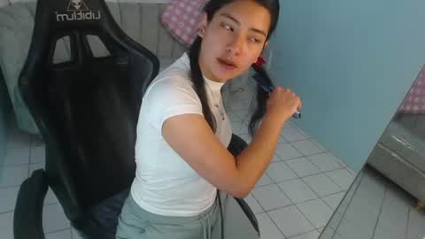 Snapshot of victoria_hernandez_t chatting on 07-17-26, 01:18 Victoria online show from 07-17-26, 01:18