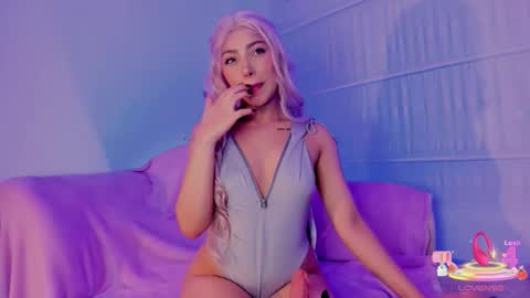 Victoria Laurent online show from 10-30-25, 10:10