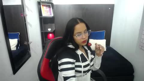 Snapshot of victoria_mansory chatting on 11-18-25, 07:29 VICTORIA online show from 11-18-25, 07:29