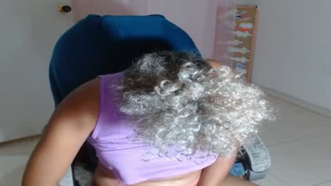 VICKY online show from 01-20-25, 01:18