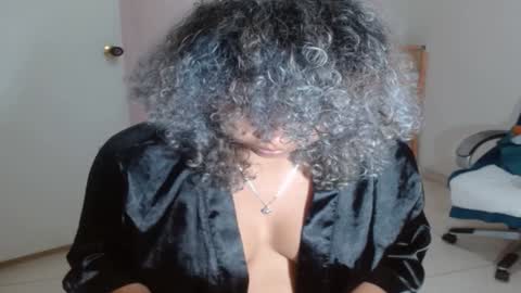 VICKY online show from 01-31-25, 11:24