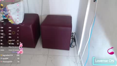 Snapshot of victoria_milf06 chatting on 01-25-25, 04:45 victoria online show from 01-25-25, 04:45