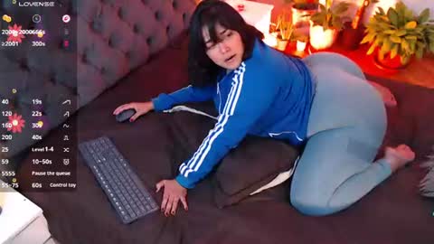 Snapshot of victoria_monteroo chatting on 06-18-26, 01:17 Call me Vic online show from 06-18-26, 01:17