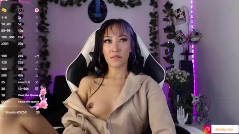 Snapshot of victoria_ricci_a chatting on 11-24-25, 05:12 Victoria online show from 11-24-25, 05:12