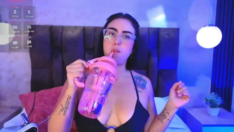 Snapshot of victoriaandrade chatting on 04-28-26, 12:21 Victoria Andrade online show from 04-28-26, 12:21