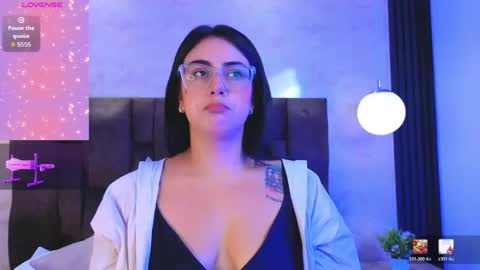 Snapshot of victoriaandrade chatting on 05-14-26, 12:45 Victoria Andrade online show from 05-14-26, 12:45