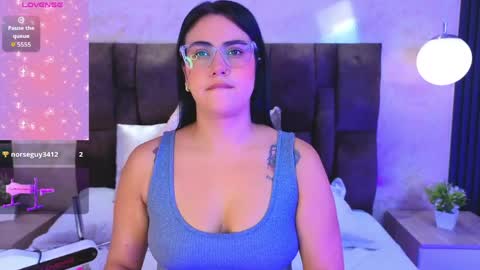 Snapshot of victoriaandrade chatting on 05-15-26, 12:23 Victoria Andrade online show from 05-15-26, 12:23