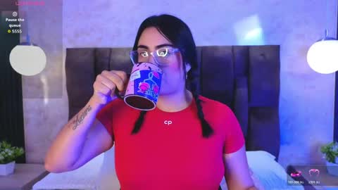 Snapshot of victoriaandrade chatting on 05-17-26, 12:34 Victoria Andrade online show from 05-17-26, 12:34