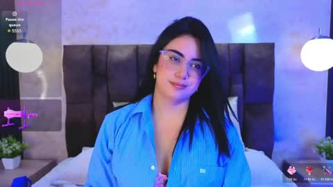 Snapshot of victoriaandrade chatting on 05-19-26, 01:39 Victoria Andrade online show from 05-19-26, 01:39