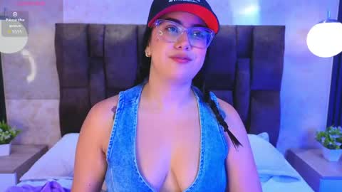 Snapshot of victoriaandrade chatting on 05-30-26, 12:46 Victoria Andrade online show from 05-30-26, 12:46