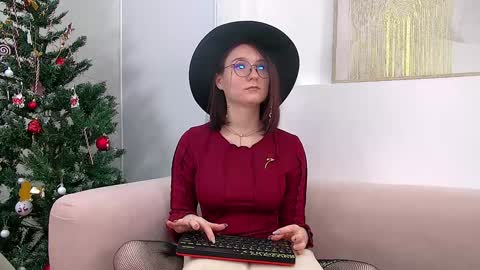 Snapshot of victoriaardern chatting on 12-27-24, 01:07 Victoria online show from 12-27-24, 01:07