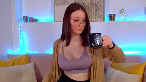 Snapshot of victoriaardern chatting on 03-04-25, 06:37 Victoria online show from 03-04-25, 06:37
