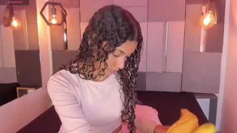 Victoria  online show from 02-14-26, 08:49