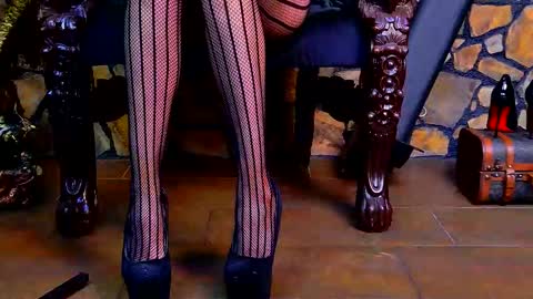 Victoria Heller online show from 11-18-25, 04:39