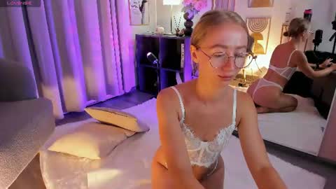 Snapshot of victorialight chatting on 07-22-26, 06:05 Victoria online show from 07-22-26, 06:05
