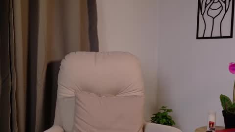 Snapshot of victorianova chatting on 02-06-26, 12:37 VictoriaNova online show from 02-06-26, 12:37