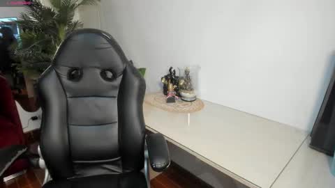 Snapshot of victoriapaker chatting on 02-15-26, 04:58 victoriapaker online show from 02-15-26, 04:58