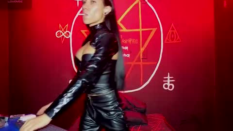 Snapshot of victoriavampire666 chatting on 09-17-25, 06:53 Victoria Vampire online show from 09-17-25, 06:53